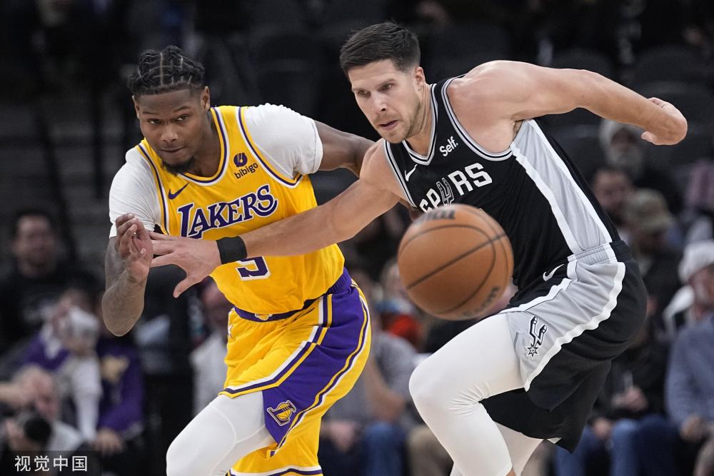 对手防线的 对手防线的